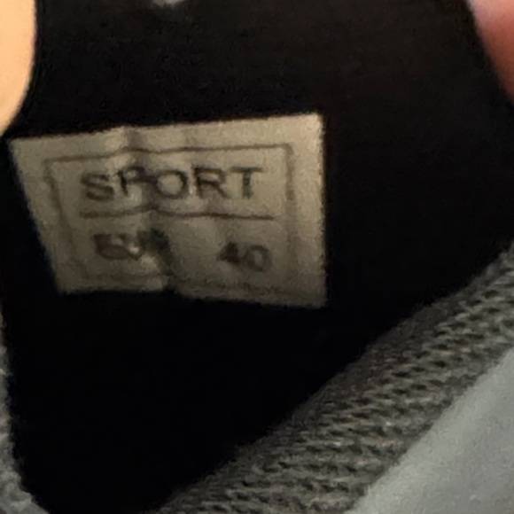 Sleek Black Athletic Shoes for Men - Picture 5 of 6